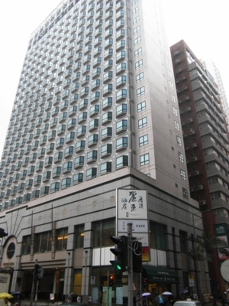 近くにスーパーやスタバがあるのもうれしい