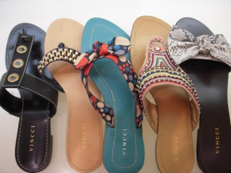 カラフルなサンダルたち。どれも40リンギット前後とチープ！