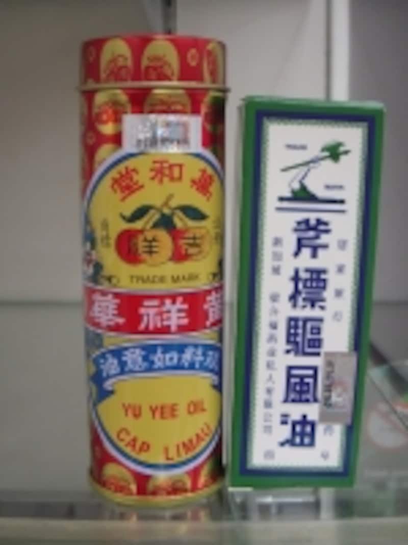 万能オイルは各5リンギットくらいから。ケースもノスタルジック！