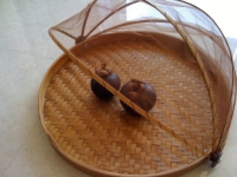 ふたの部分が畳めるので、持ち運びしやすい