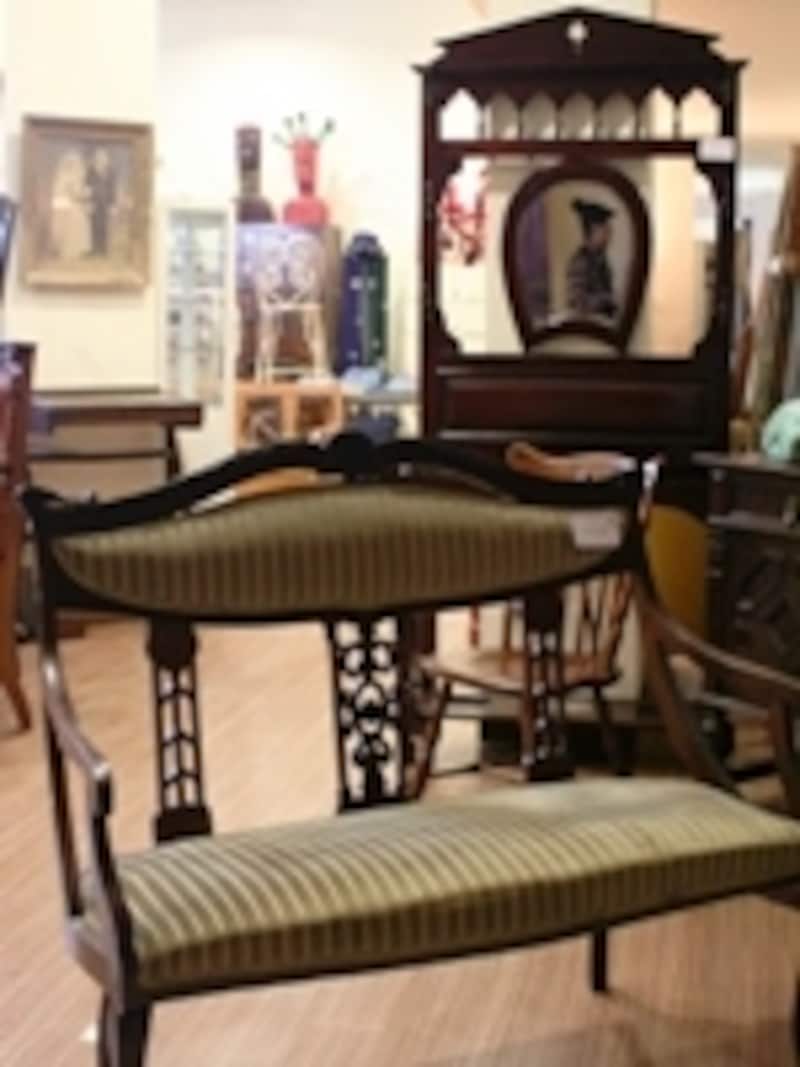 ヴィーナスフォート・アウトレットのアンティーク家具