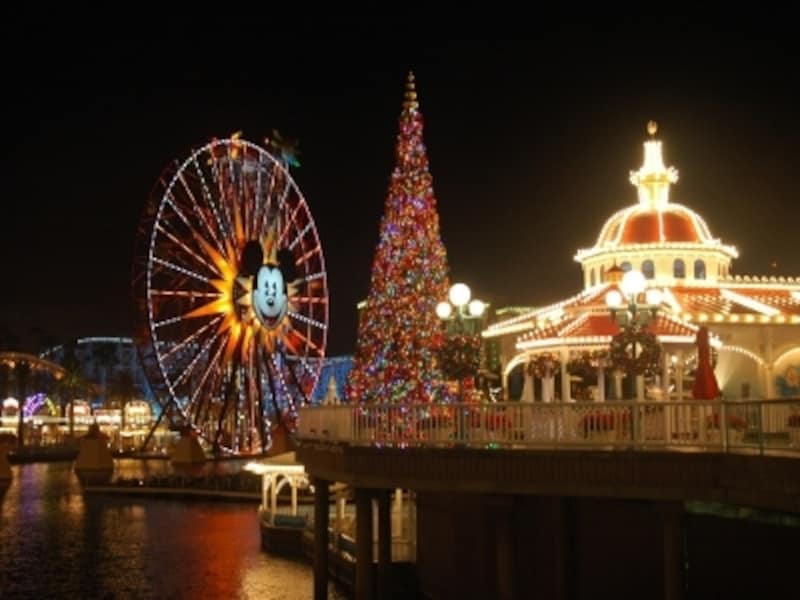 パラダイスピアに現れたクリスマスツリー