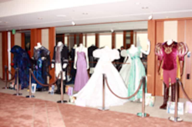 『魔法にかけられて』来日会見