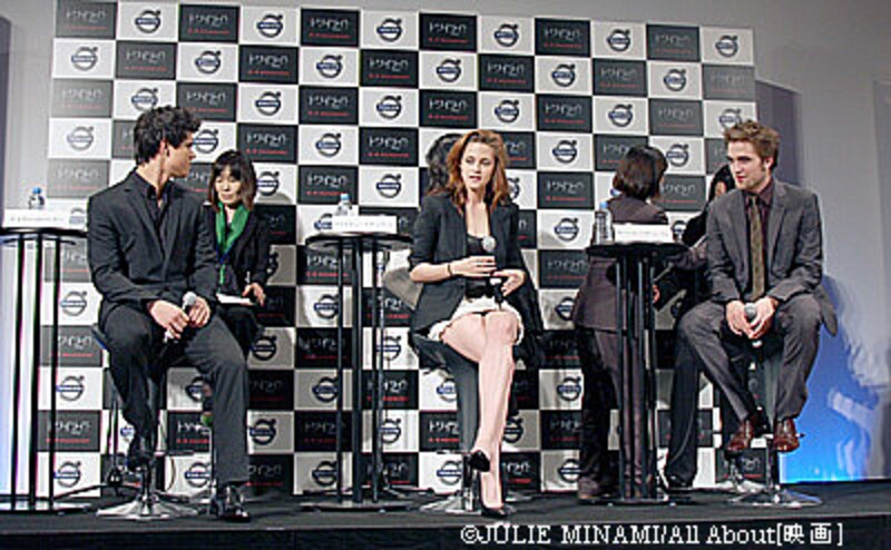 『トワイライト～初恋～』来日会見