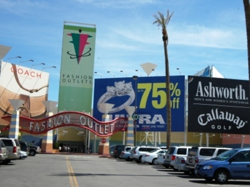 ネバダとカリフォルニアの州境にあるアウトレット