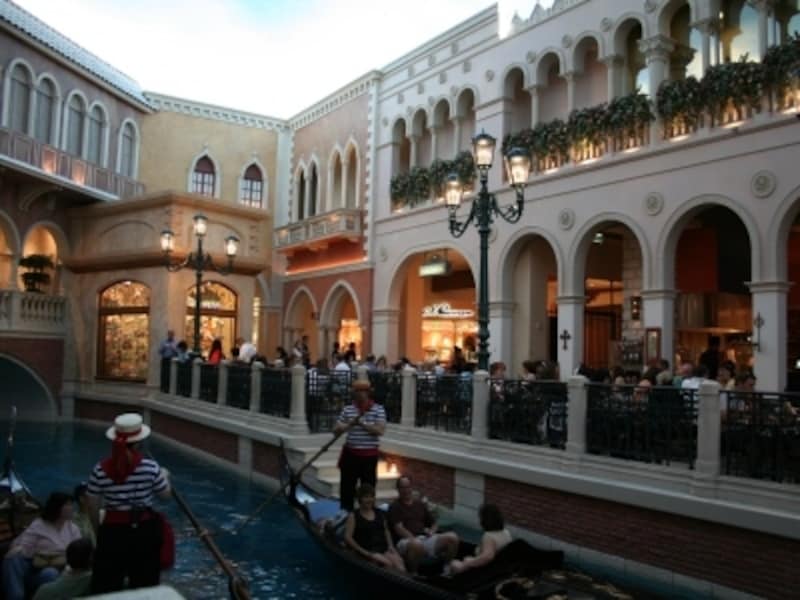 雰囲気が最高！モールの中に運河が流れているグランドキャナルショップス