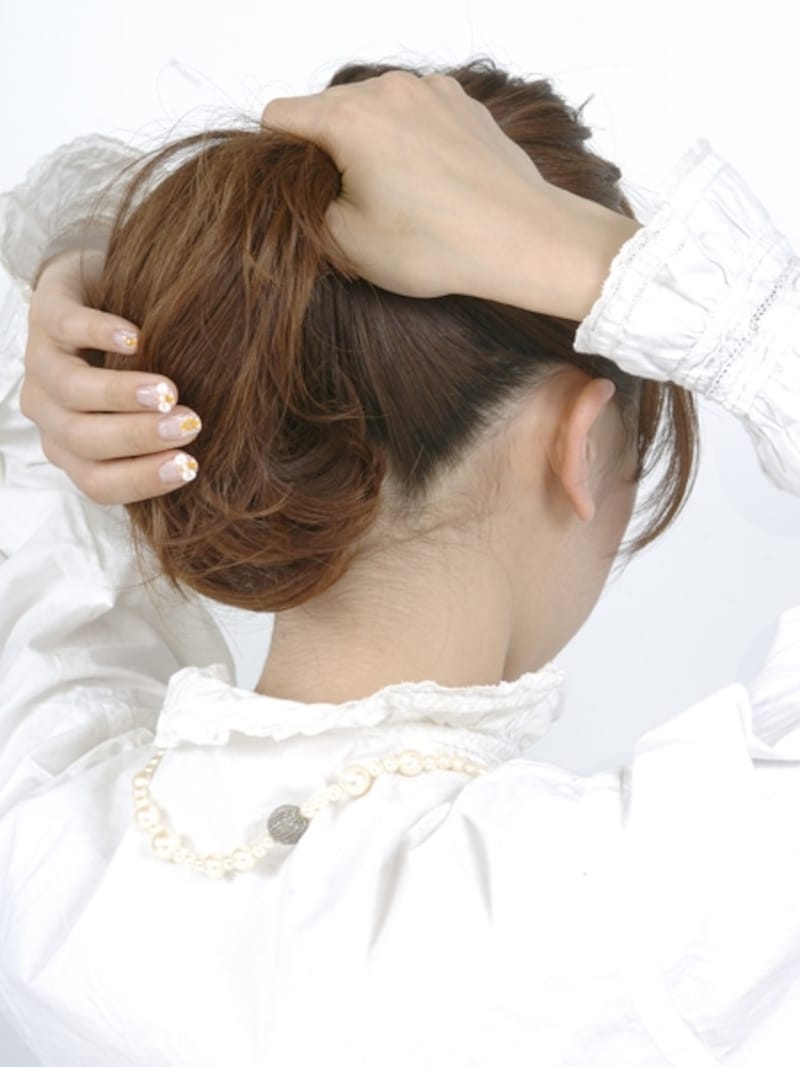 すべての髪をすくい上げる