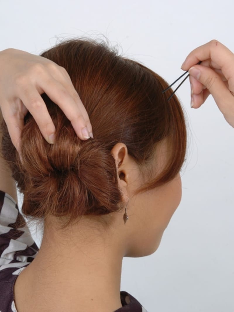 根元に向かってアメピンをさす