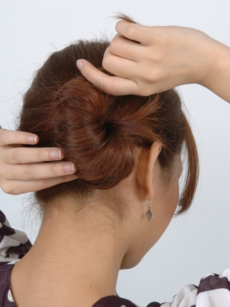 逆毛により毛束がなじみ余計な毛束が出てこない