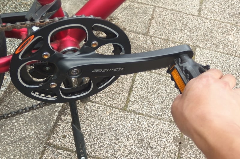 クランクを正方向に回転させる