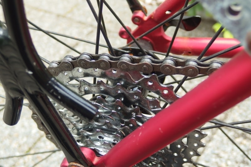 一番外側のギアにチェーンが戻ってくる