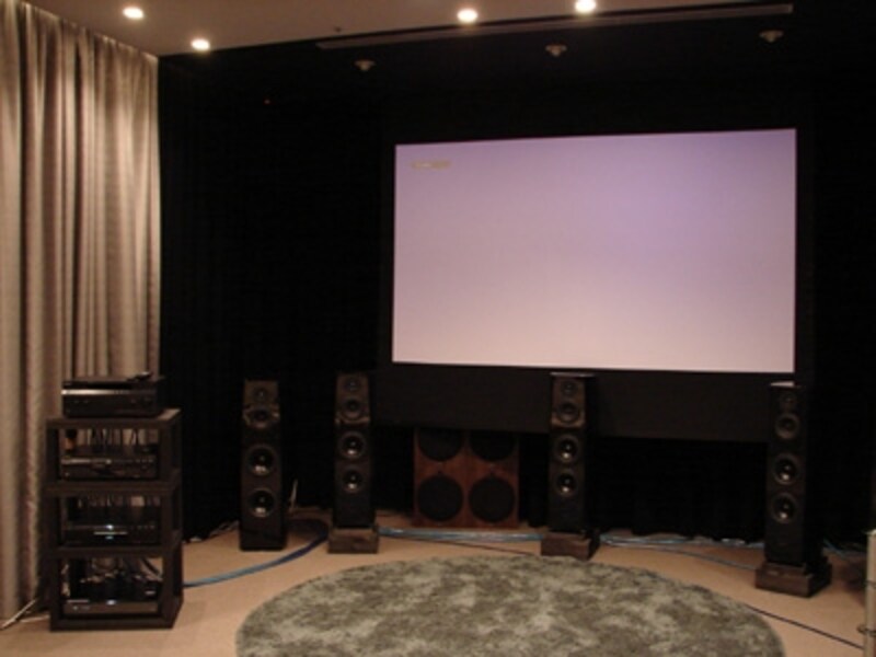 試聴ルームの広さは約23畳