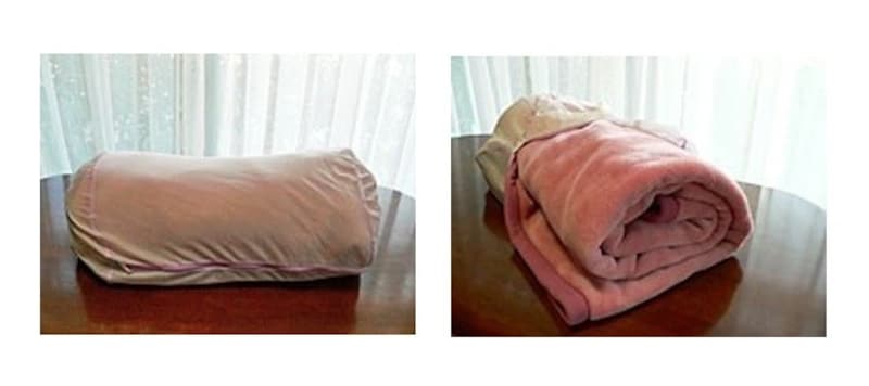 毛布用ネットの、毛布を丸めて入れるタイプ。ネットの中の毛布は右写真のような状態。たたんだ幅とネット幅が合うよう作られています