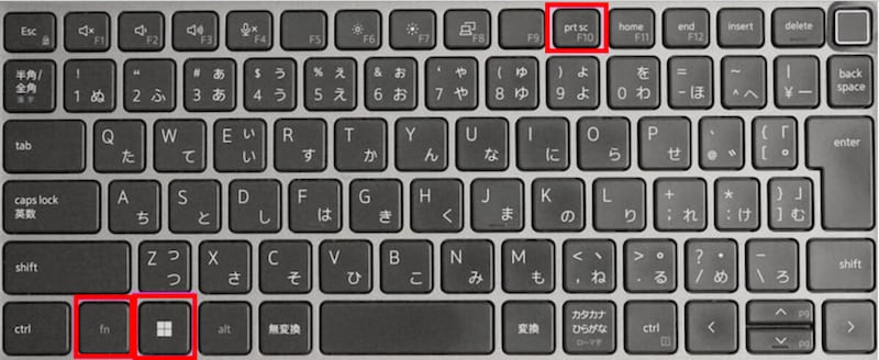 [Windows]＋[Print Screen]キーを同時に押す※画像のように[Print Screen]キーが単体で存在していない場合は、[Windows]＋[Fn]＋[Print Screen]キーを同時に押す