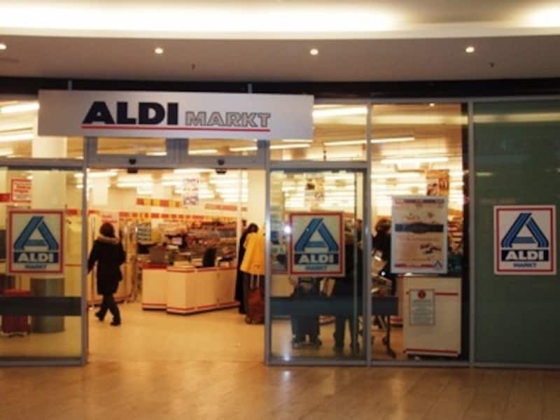 アルディでは商品の陳列は平積みが基本