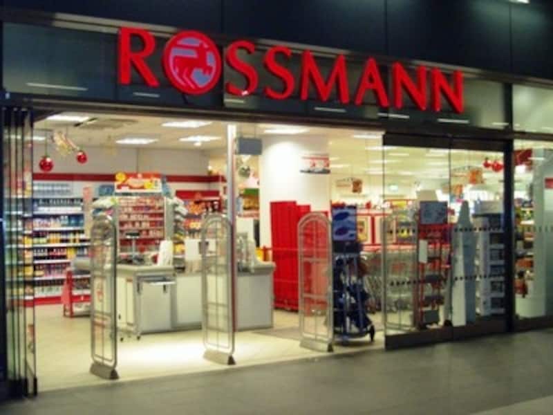 低予算で掘り出し物も多いドラッグストアはお土産ショッピングにおすすめ