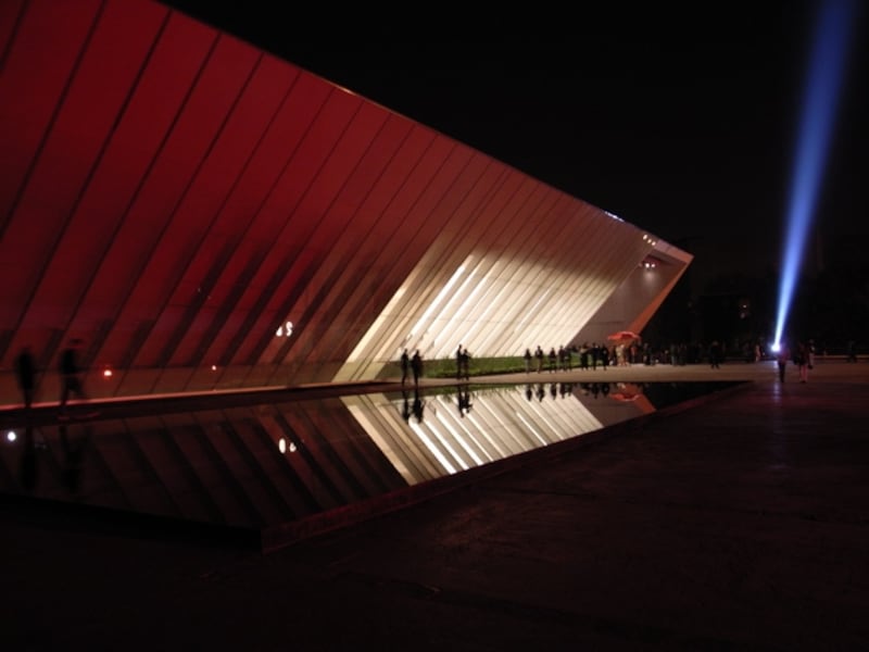 新たな観光スポット！大学付属の現代アート美術館、MUAC