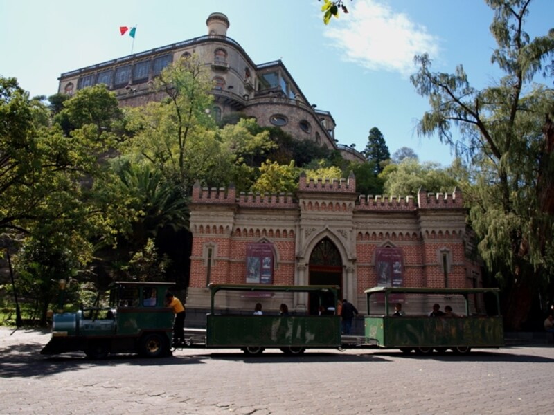 森の高台にある、チャプルテペック城には歴史博物館も併設