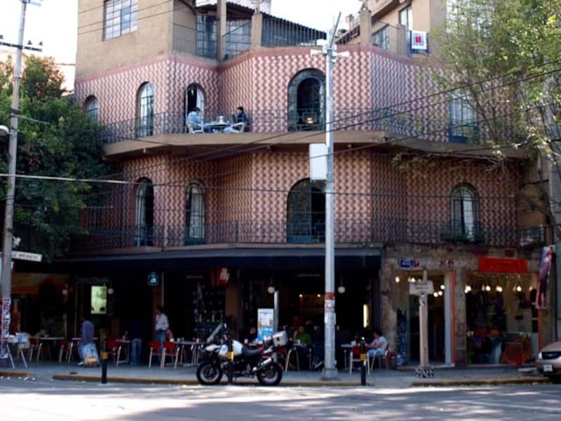 コンデサ地区には古い洋館を利用したカフェも多い