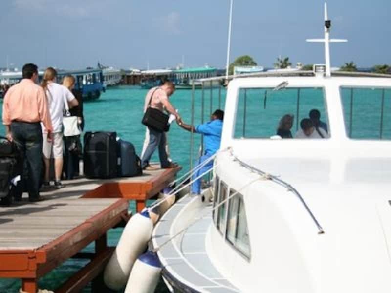 北＆南マーレ環礁のリゾートは、リゾートの専用ボートで移動します