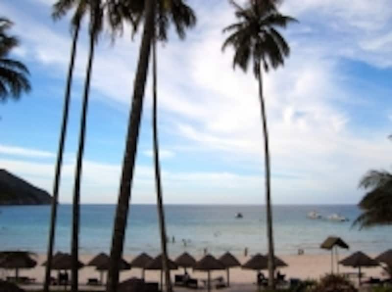 レダン島などマレー半島東海岸のリゾート地は、雨季時期にはホテルがクローズしてしまいます