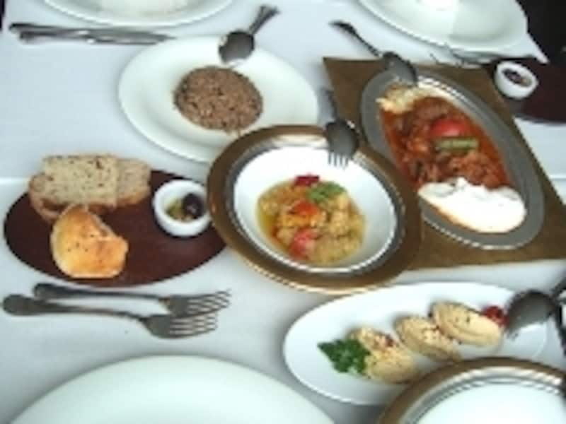 サービスされるお皿や盛り付けなどにもきれい感が漂っています