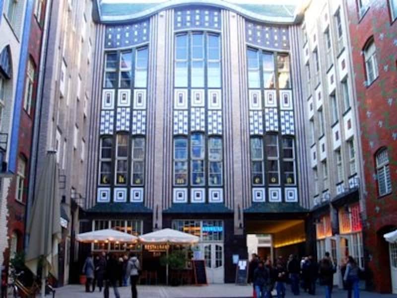 ハッケシャー・ヘーフェの最初の中庭。ここから8つの中庭がちょっとした迷路のように連なります