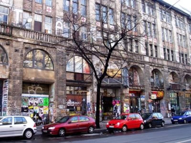 オラーニエンブルガー通りのカルチャー・コンプレックス「タヘレス」。デザインショップではありませんが、アートの町ベルリンらしいスポットです