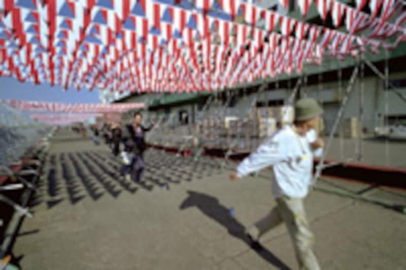 ダニエル・ビュラン「海辺の16,150の光彩」