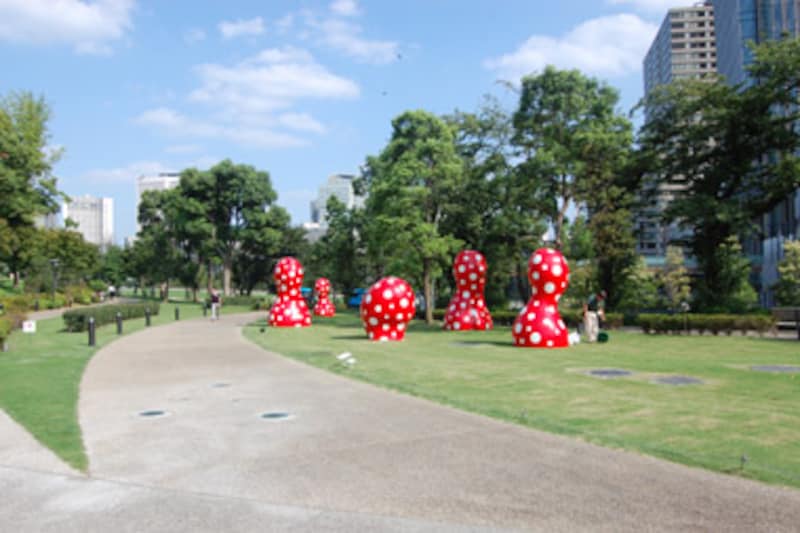 草間彌生「Dots obsession」