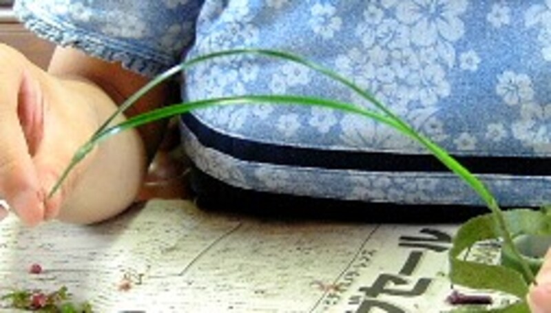 フローラルテープでテーピングします