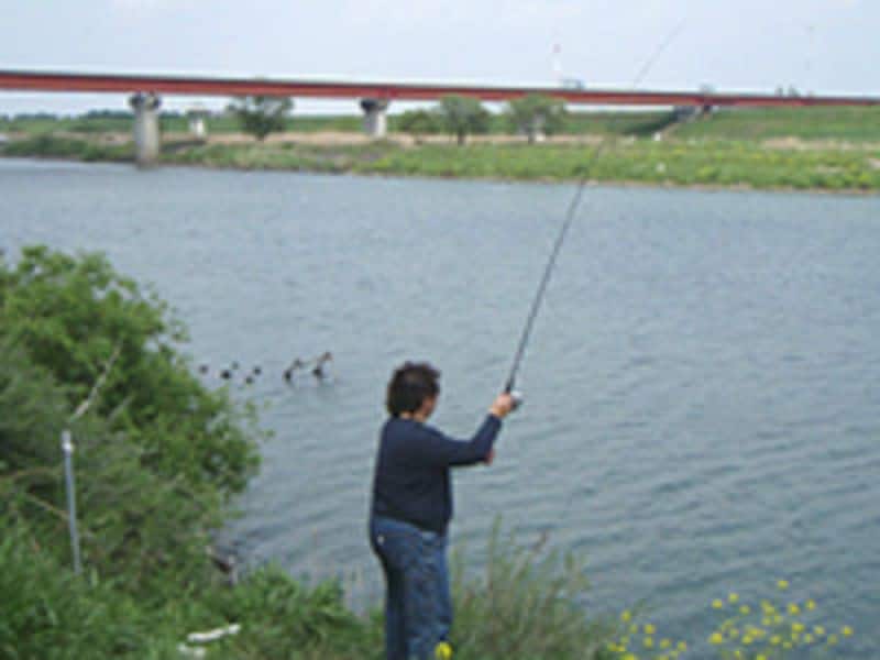 ルアー,投げ方,キャスティング,シーバス,飛ばない,ルアーを遠くに飛ばす方法,シーバスロッド,飛距離,ルアー投げ方,コツ,ルアーキャスティング,キャスト,方法