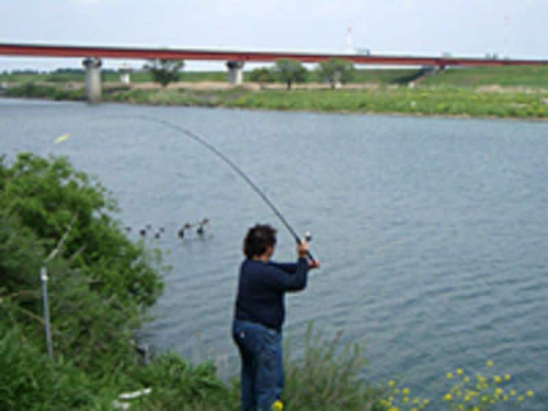 ルアー,投げ方,キャスティング,シーバス,飛ばない,ルアーを遠くに飛ばす方法,シーバスロッド,飛距離,ルアー投げ方,コツ,ルアーキャスティング,キャスト,方法