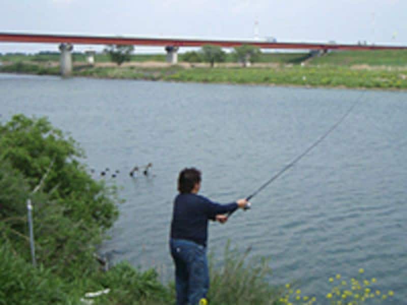 ルアー,投げ方,キャスティング,シーバス,飛ばない,ルアーを遠くに飛ばす方法,シーバスロッド,飛距離,ルアー投げ方,コツ,ルアーキャスティング,キャスト,方法