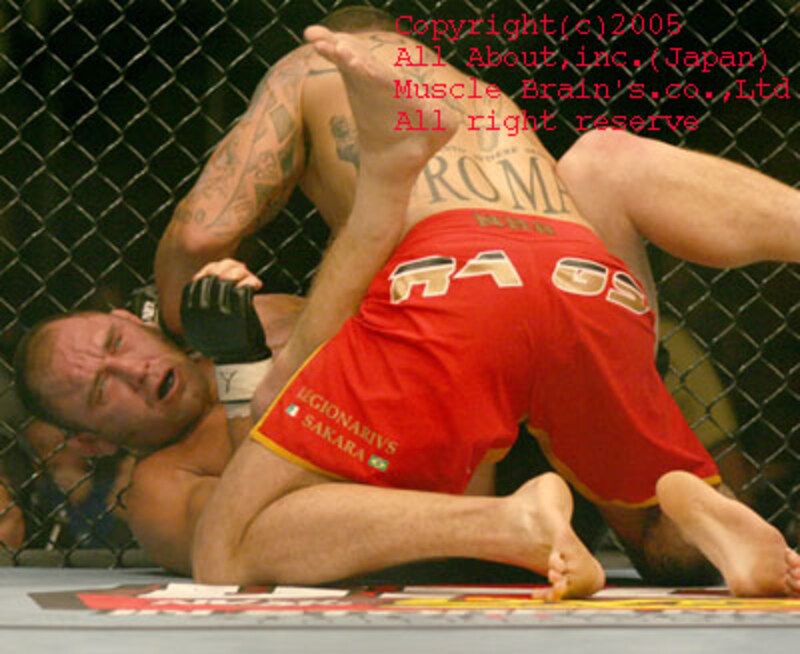 意外な事に、選手負傷によるノーコンテストはUFC初のケース。