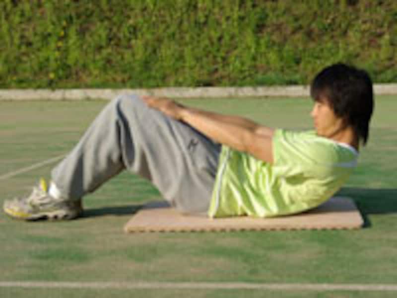 腹筋運動は反動をつけずに行おう