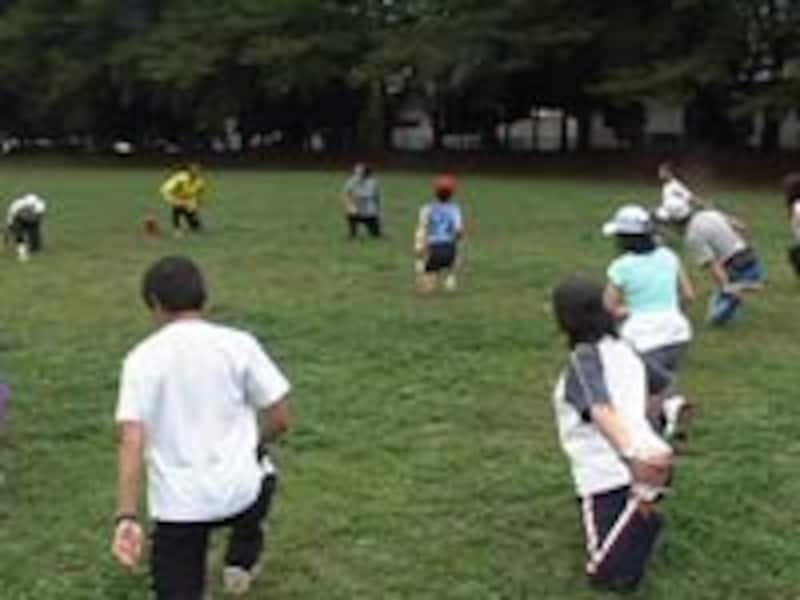 足を持ってお尻に引きつける