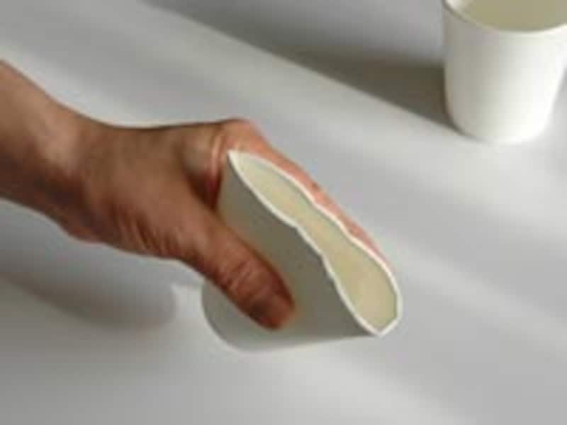 紙コップはつぶして