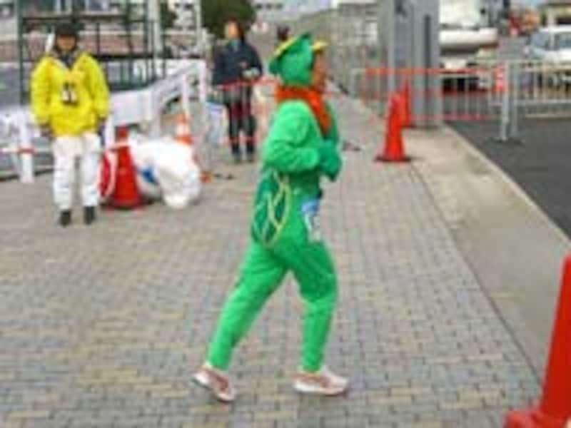 東京マラソンでの着ぐるみ参加者