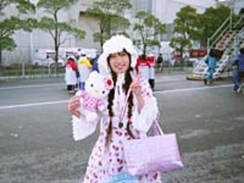 にこやかに完走のＶサイン