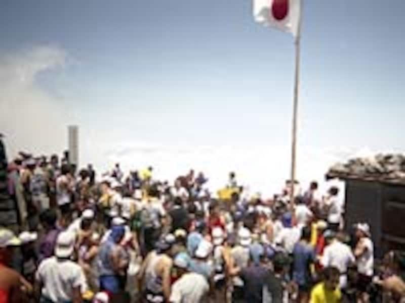 ゴールの喜びあちこちで爆発