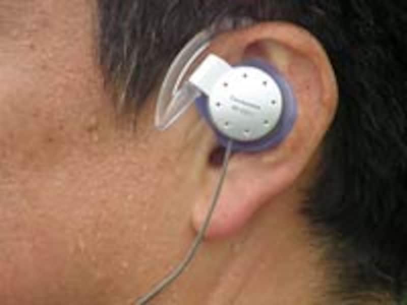 ヘッドホンはオープンエア型を