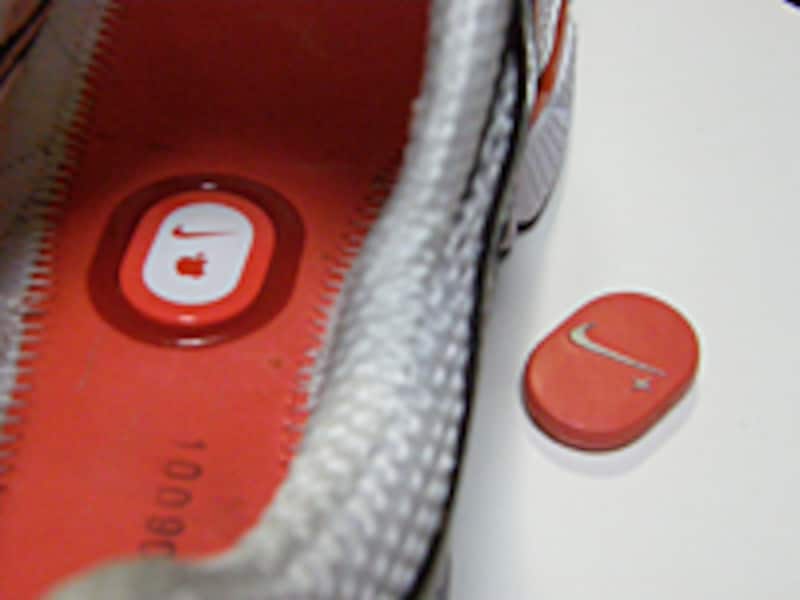 センサーをシューズにセット