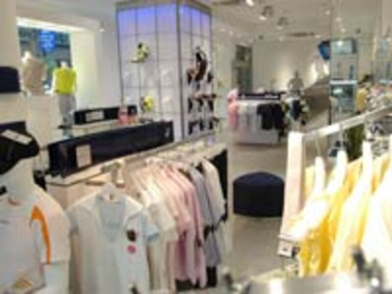 アシックスストア東京店内