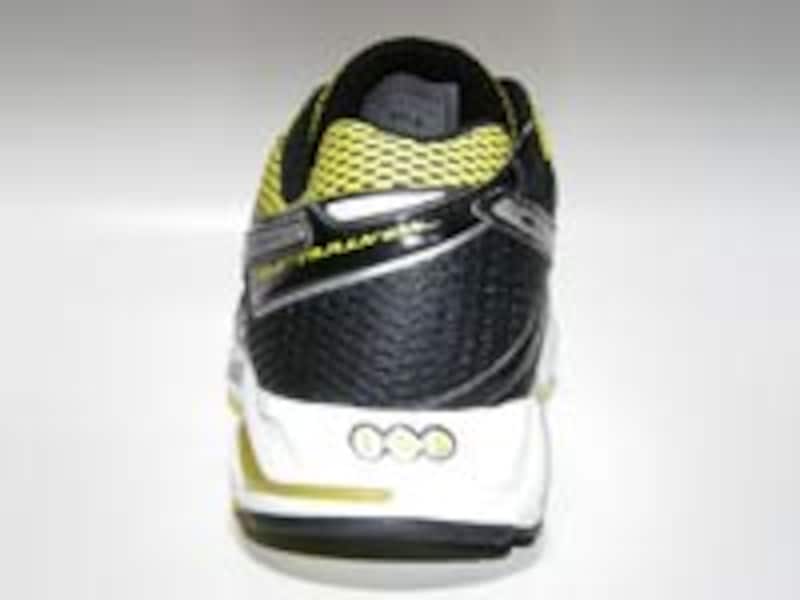 DSトレーナーの後ろ姿