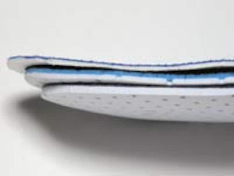 上からゲルフェザー、DSトレーナー、ゲルエクセルのインナーソール