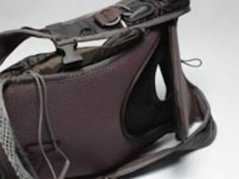 バックパネルの上部を開けたところ。ここからも給水が可能