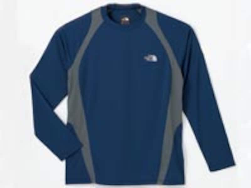 ザ・ノース・フェイス 長袖フライウェイトクルー、￥9,240、重量80g。快適なトレランに不可欠なスピーディーな乾燥機能を持つクルー。グレー部分はメッシュ素材