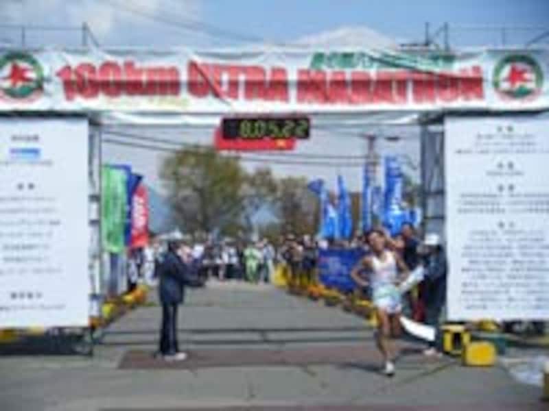 野辺山のトップゴールは8時間少々。アップダウンのきつい難しいコースゆえに走りきった感動は大きい