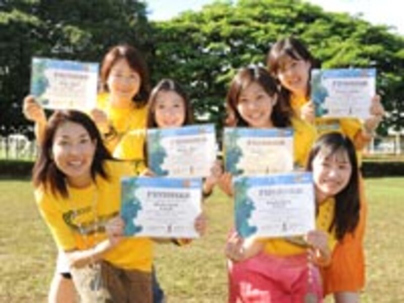 やりました!フィニッシャーTシャツと完走証でポーズ